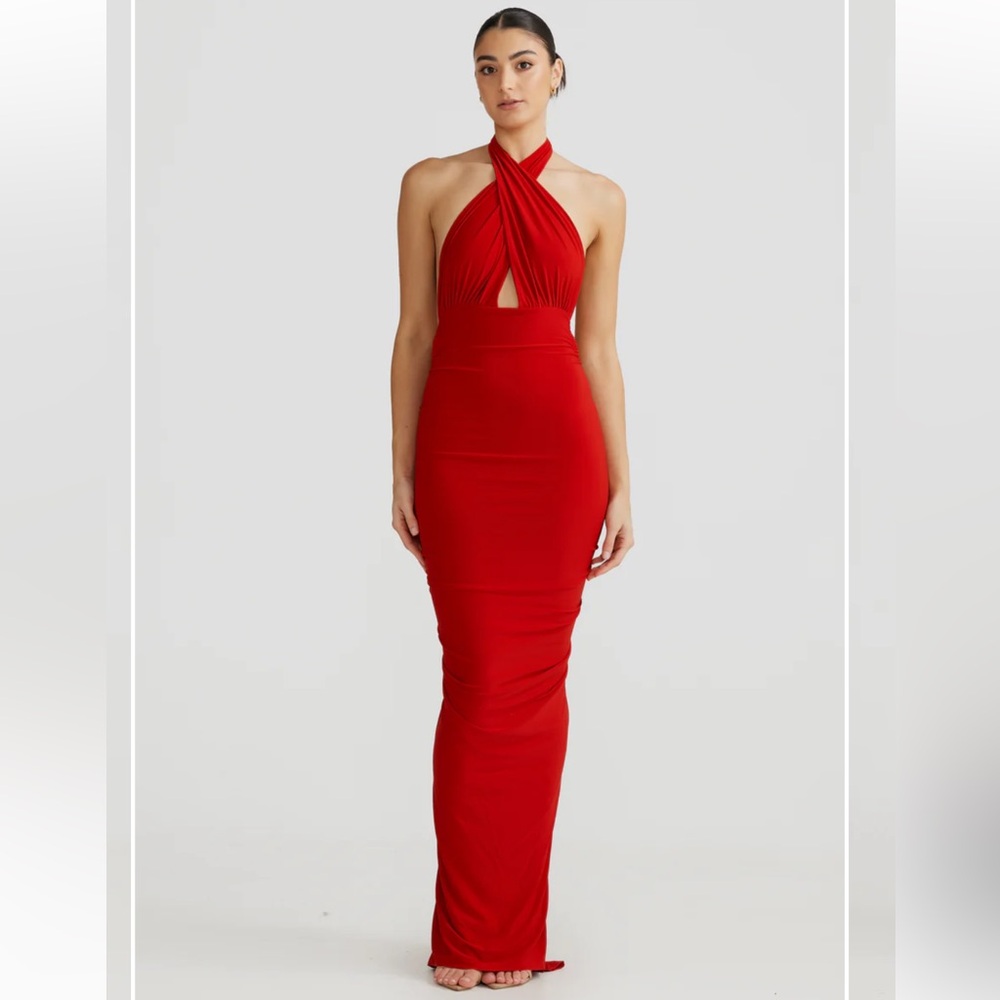 Crafting from two layers of the signature stretch fabrication.